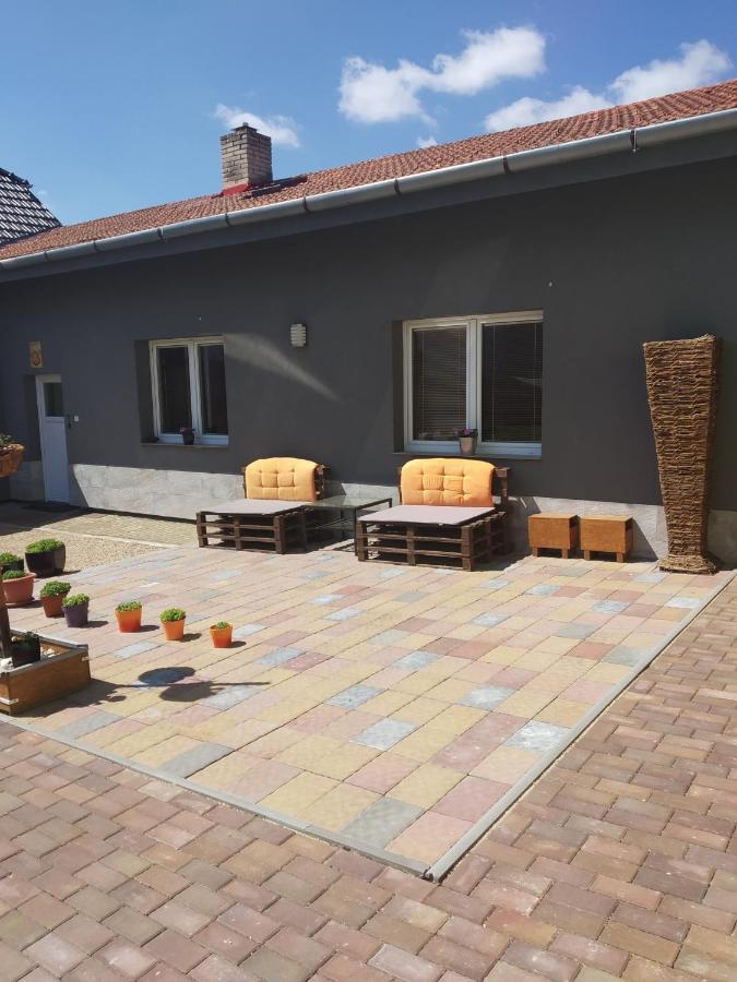 Appartement Apartman Blizko Brna S Dobovymi Dekoracemi à Melcany Extérieur photo