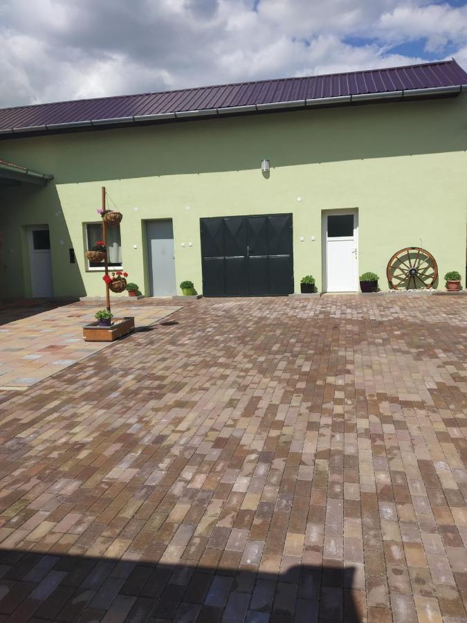 Appartement Apartman Blizko Brna S Dobovymi Dekoracemi à Melcany Extérieur photo
