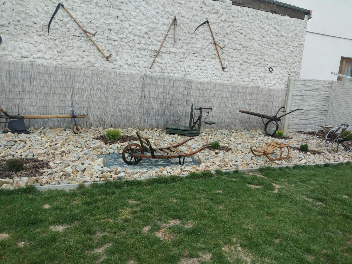 Appartement Apartman Blizko Brna S Dobovymi Dekoracemi à Melcany Extérieur photo